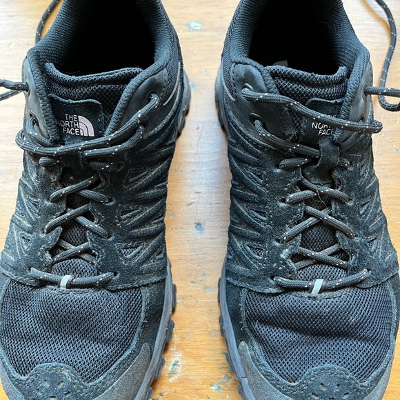 Beautiful almost new north face hiking/walking shoes. - Picture 2 of 6